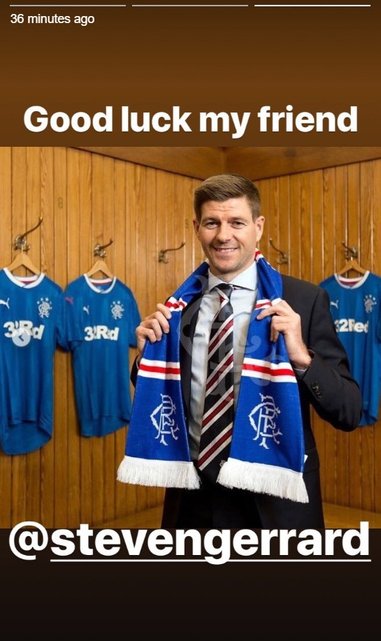 Martin Škrtel cez Intsagram zablahoželal kamarátovi Stevenovi Gerrardovi k pozícii trénera Glasgow Rangers. 👌⚽🇸🇰📸